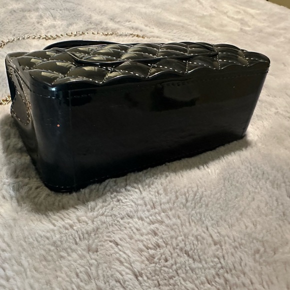 Forever 21 Small Black Vinyl Quilted Handbag Detachable Gold Lock and Chain - Picture 9 of 12